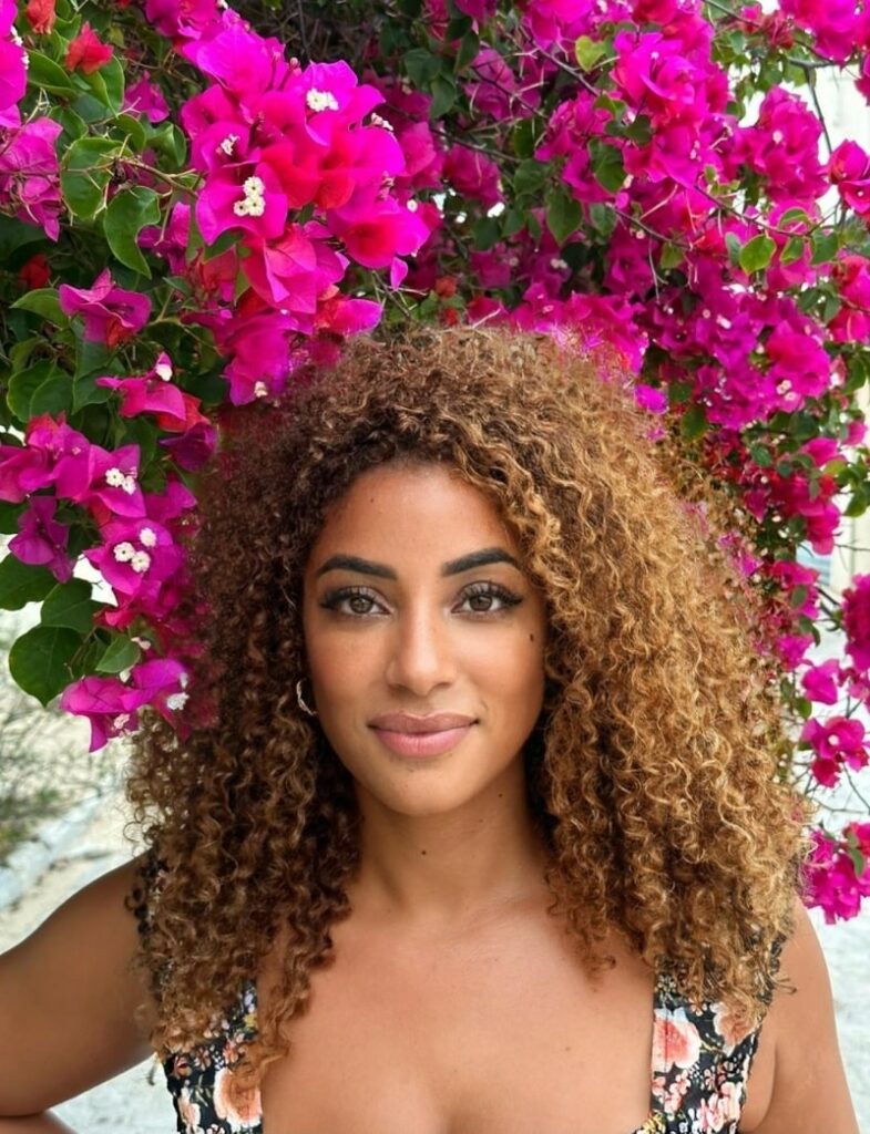 About – Yina Menez